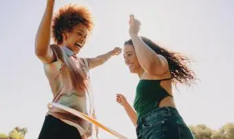 https://cf.ltkcdn.net/www/images/slide/359541-850x567-two-friends-enjoying-moment-fun-hula-2517554549.webp