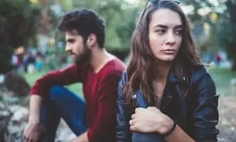 הכרה כשאישה תאומה נעשית איתך