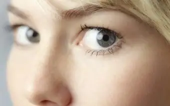 Oczy młodej kobiety, zbliżenie