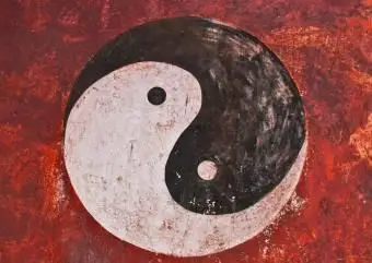 Symbol Yin Yang namalowany na ścianie świątyni, Chiny