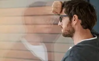 Come reagisce un uomo della Bilancia all'essere ignorato