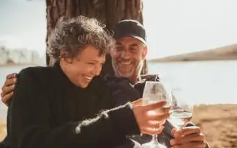 Entspanntes reifes Paar