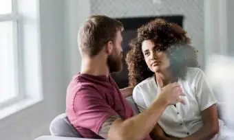 여자는 남편을 경청