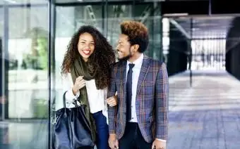 강한 처녀 자리 여성 데이트에 대한 조언