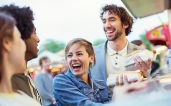 Persone nel parco divertimenti