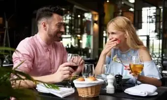 Jak zacząć spotykać się z kobietą Skorpion