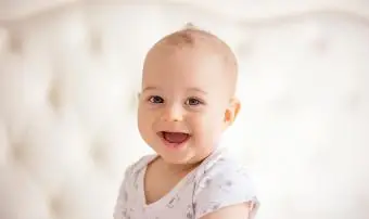 Ritratto di bambino gioioso