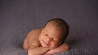 웃는 신생아 소년