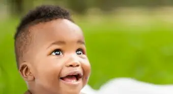 rozkošný černý chlapeček