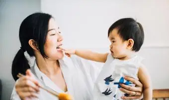 Radostné matka a holčička baví čas Clear