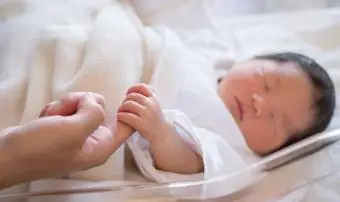 japonská novorozená holčička v nemocnici