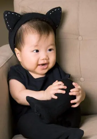 Dítě v kostýmu kočky