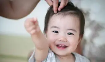 mocná póza japonská holčička