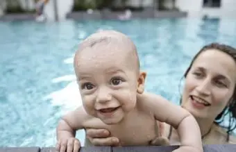 Čo potrebujete vedieť o lekciách plávania detí