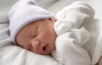 menino recém-nascido