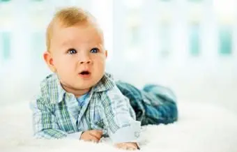 Como comprar roupas para bebês