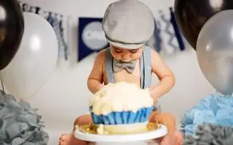Prvé narodeniny s rozbitým dortom