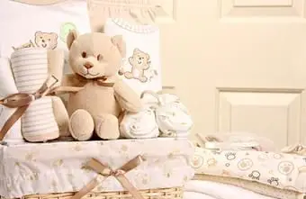 Opciones de cesta de regalo para bebés para hacer o comprar