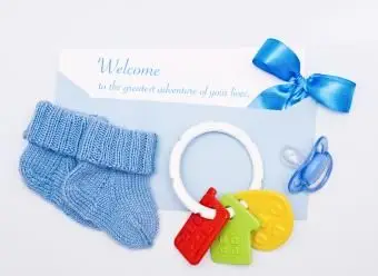 Cartão com o tema do recém-nascido em tons de azul