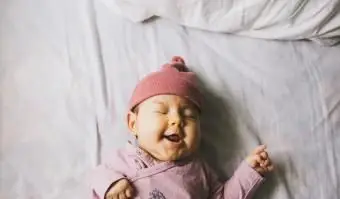 웃는 아기 소녀