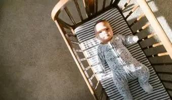 아기에 비치는 햇빛