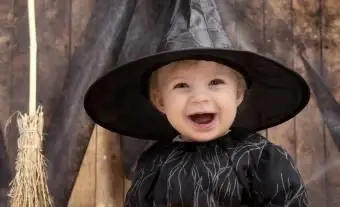 Pequeña bruja de Halloween