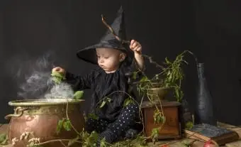 Lindos nombres de niña bruja