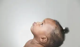 פרופיל של תינוקת