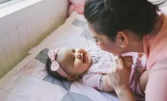 Matka a dcéra sa smejú