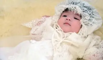 女の赤ちゃんの洗礼