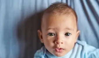 Plus de 200 noms de garçons courts, de mignon à classique