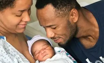 recém-nascido e seus pais