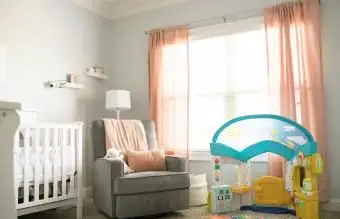 https://cf.ltkcdn.net/baby/images/slide/268396-850x567-cozy-nursery.webp
