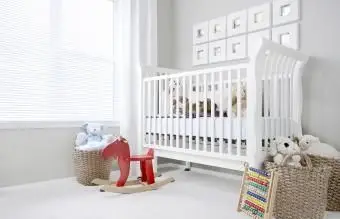 https://cf.ltkcdn.net/baby/images/slide/268398-850x567-white-nursery.webp