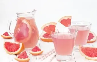 Cocktail rinfrescante al pompelmo rosa