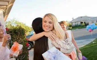 Etiqueta do chá de bebê: o guia definitivo para fazer a coisa certa