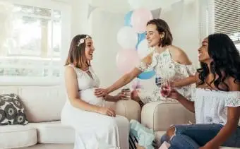 베이비 샤워에 입을 옷 : 심플한 스타일