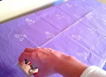 Obrus ​​ze skarpetą małpy