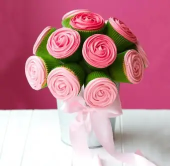 Kytica z ružových košíčkov