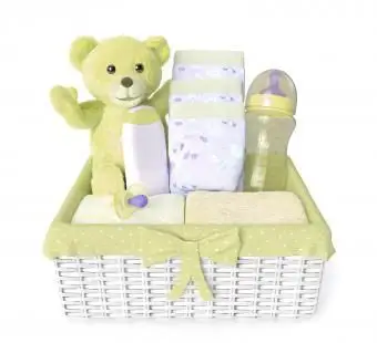 Cesta de regalo para baby shower con canastilla