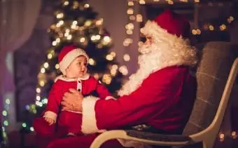 Spotkanie dziecka ze Świętym Mikołajem