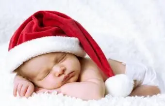 Noworodek w czapce Mikołaja
