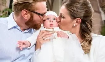 誰かに代父になるように頼む方法