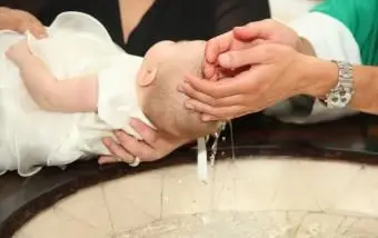 Zrozumienie obrzędu chrztu katolickiego