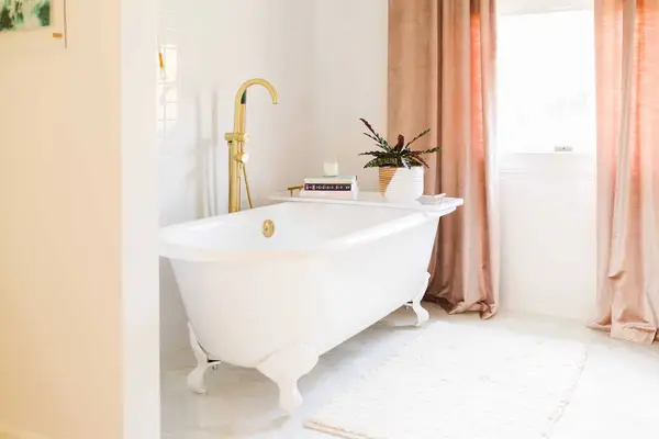 סיור האמבטיה הראשי של אלסי (לפני אחרי)