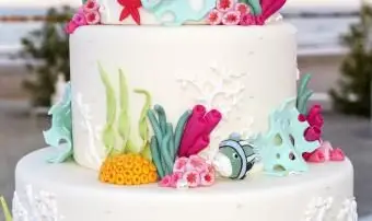 ケーキデザインの海の珊瑚と魚のスタイル