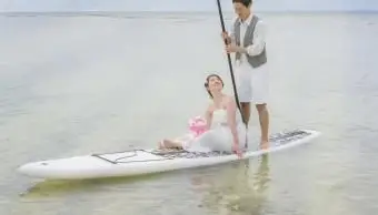 Paar auf Paddleboard