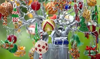 Instrukcje dotyczące koralików na bożonarodzeniowe ozdoby