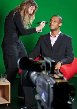 מאפרת בעבודה