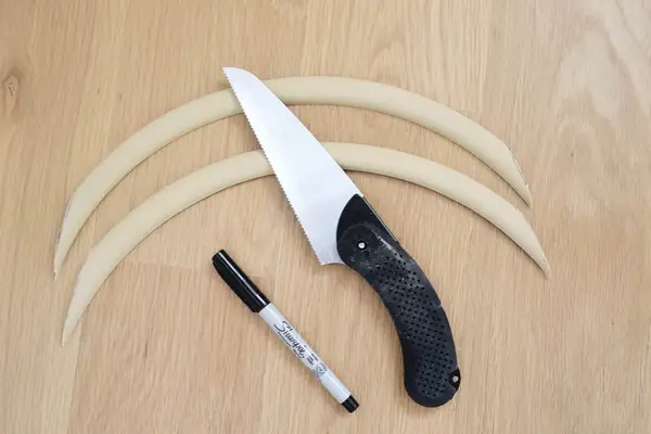 cut pieces of flexible moulding